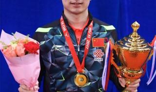 马龙晒五届奥运会证件